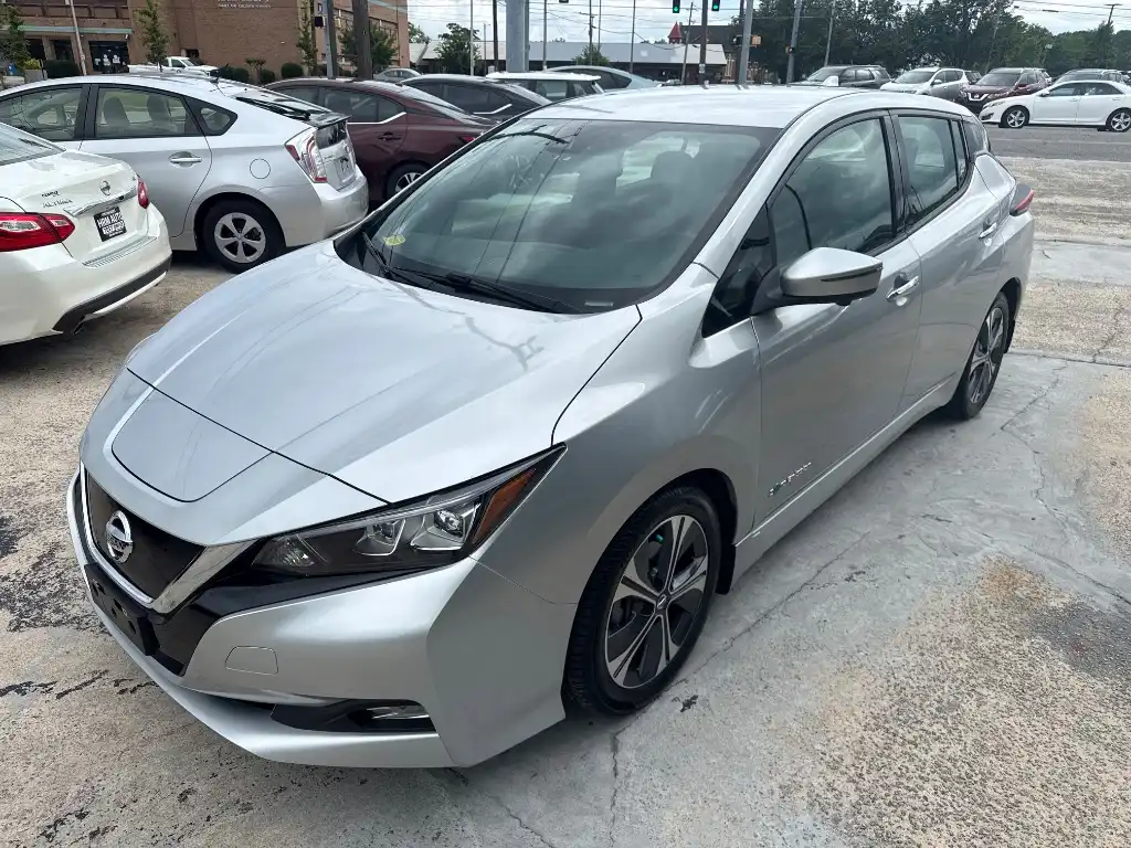 2018 Nissan Leaf SL's photo