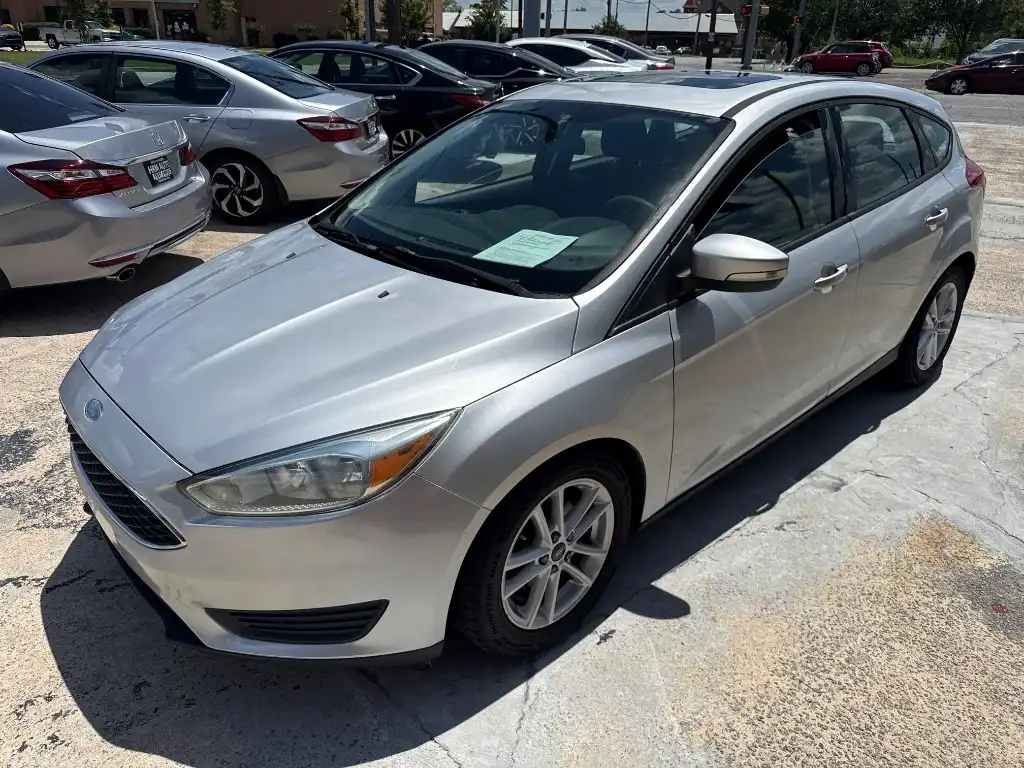 2015 Ford Focus 5 Door Hatch SE's photo