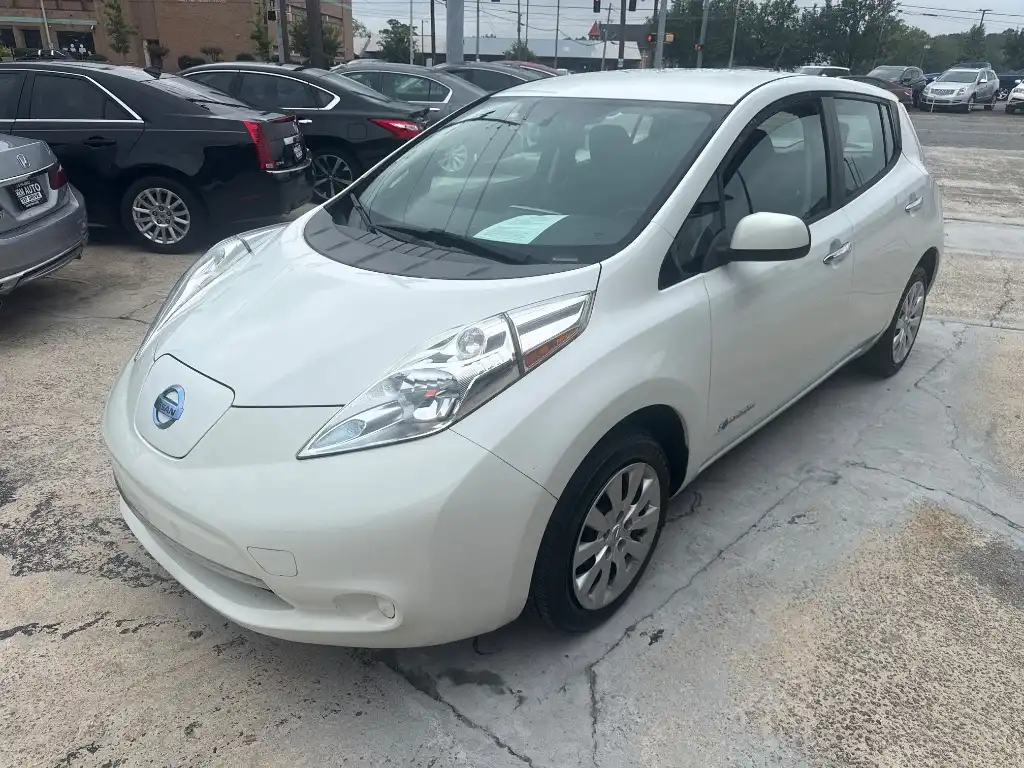 2015 Nissan Leaf S's photo