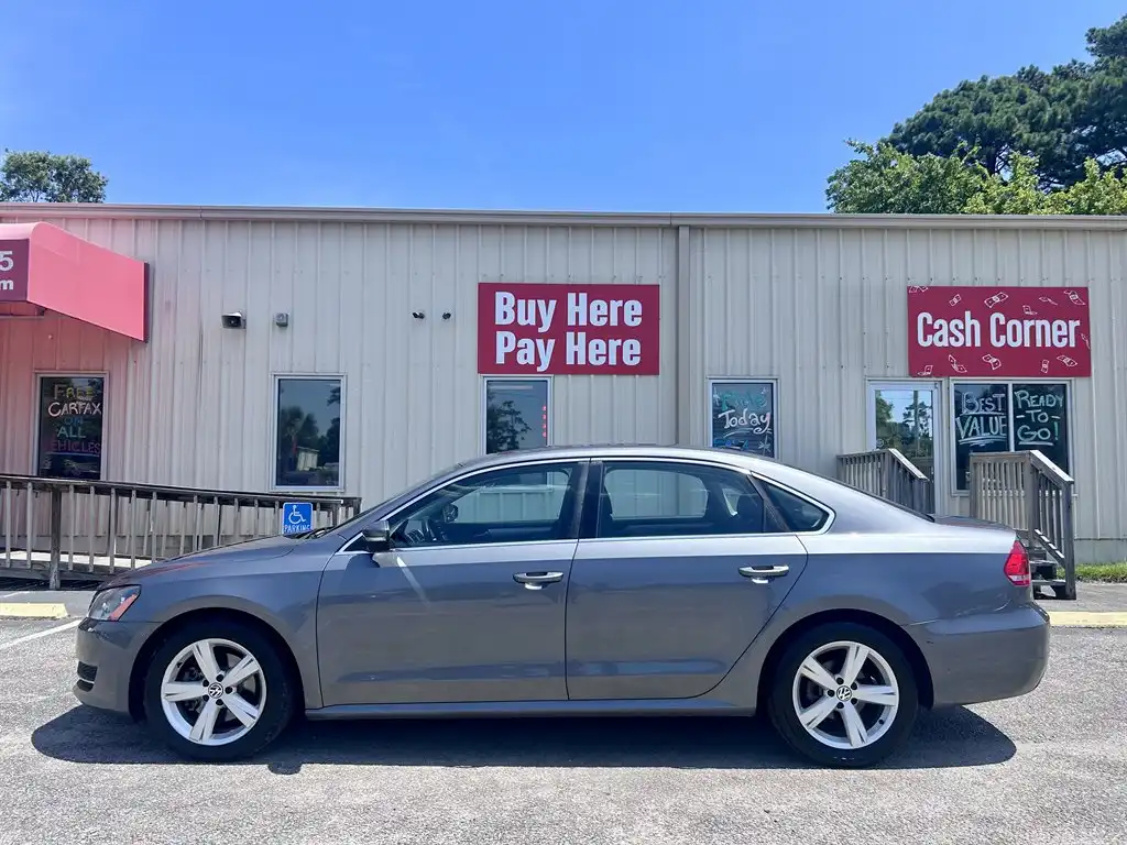2013 Volkswagen Passat 2.5L SE w/Sunroof Auto PZEV's photo