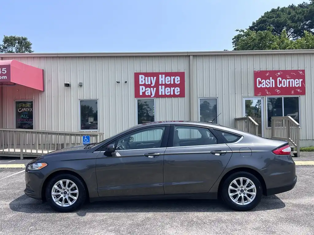 2016 Ford Fusion S FWD's photo
