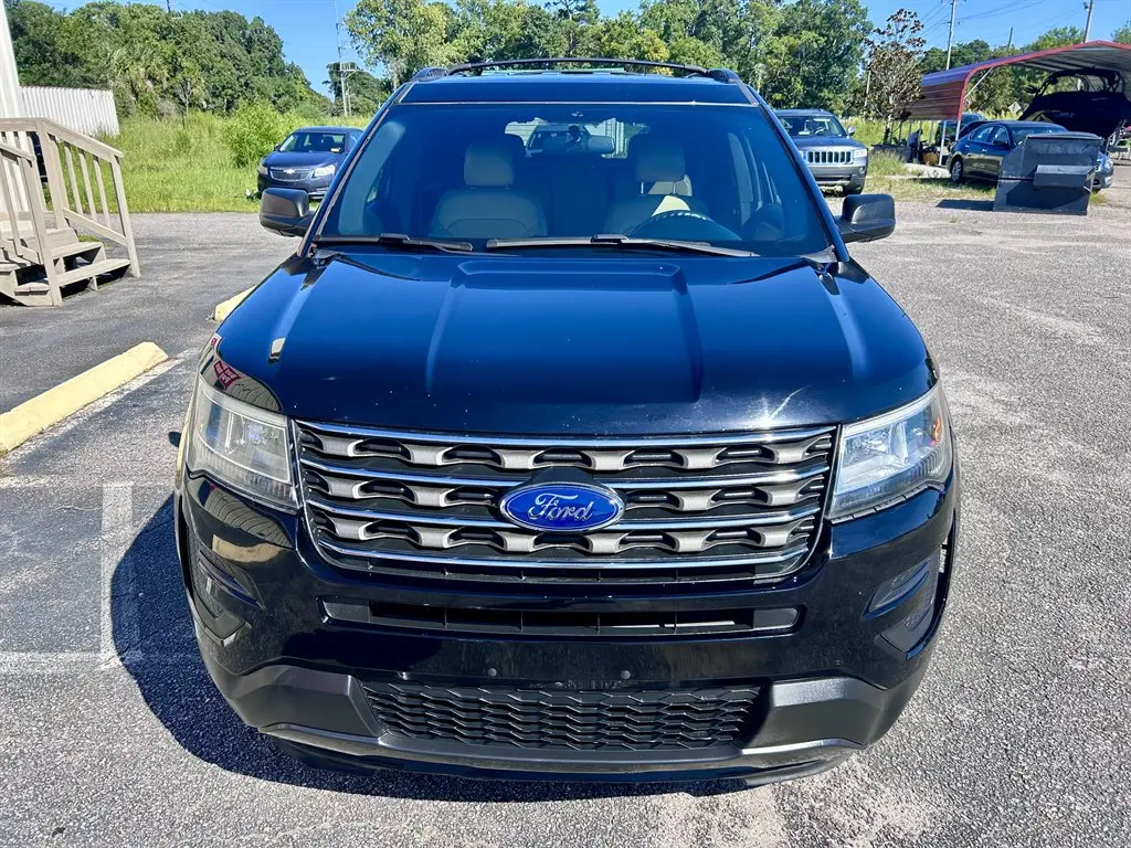 2017 Ford Explorer Base FWD photo 3