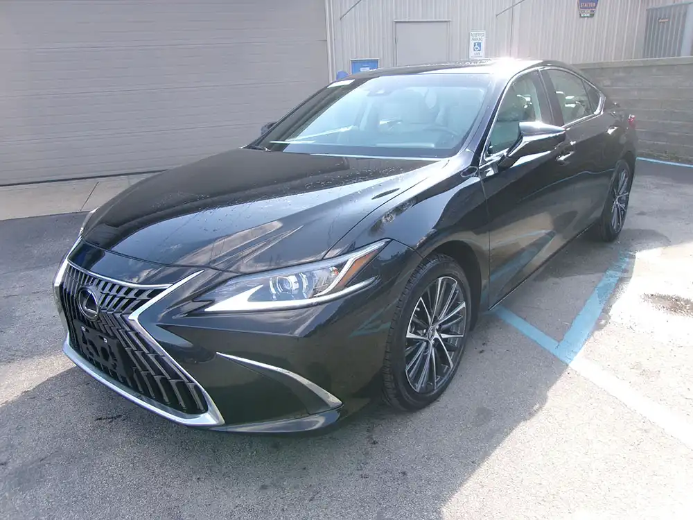 2025 Lexus ES 300h 300h's photo