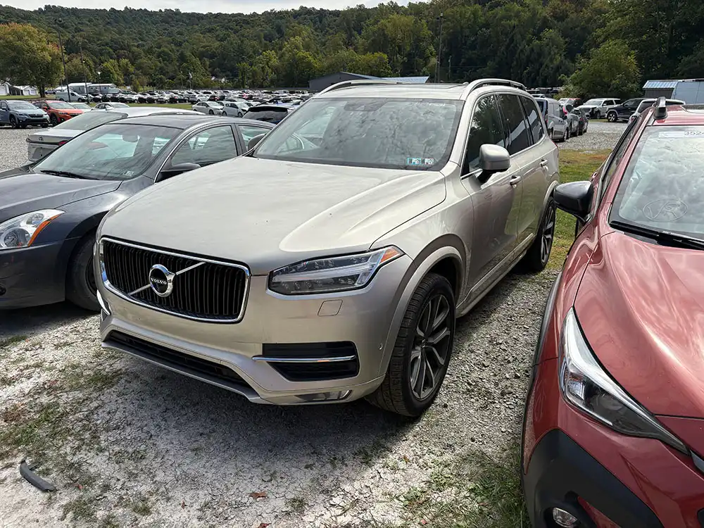 2018 Volvo XC90 T5 AWD Momentum's photo