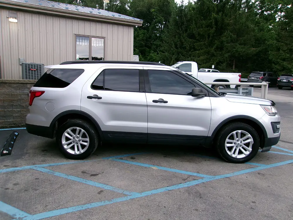 2017 Ford Explorer Base 4WD photo 3