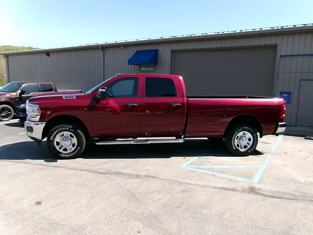 2024 RAM 3500 Tradesman 4X4 Crew Cab LWB photo 3