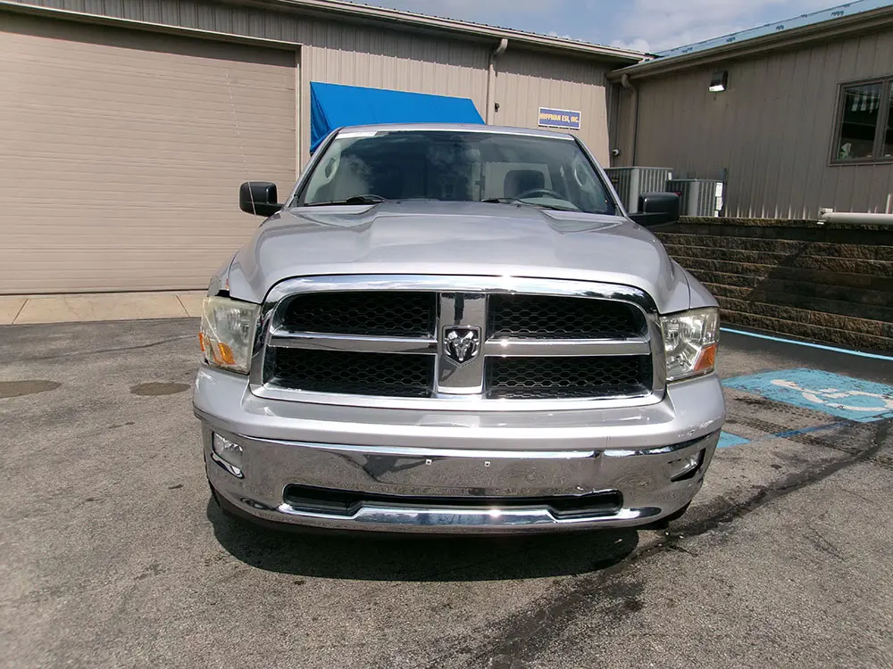 2012 RAM 1500 SLT 4x4 Regular Cab SWB photo 3