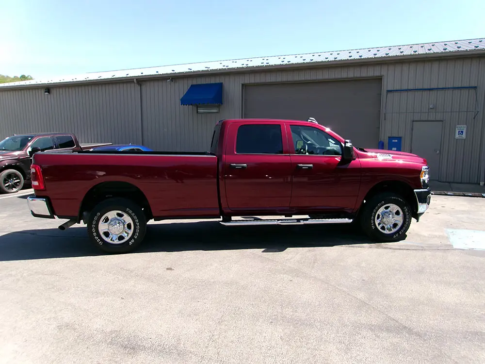 2024 RAM 3500 Tradesman 4X4 Crew Cab LWB photo 5