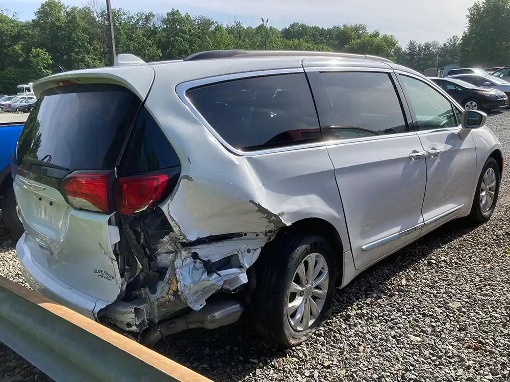 2017 Chrysler Pacifica Touring-L's photo