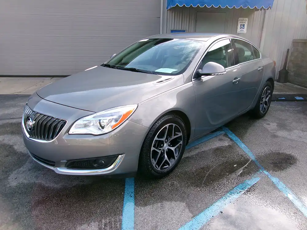 2017 Buick Regal Sport Touring's photo