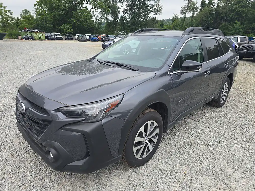 2025 Subaru Outback Premium's photo