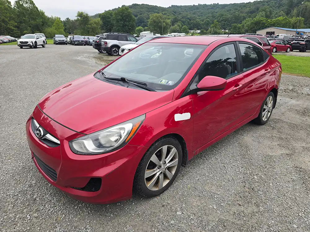 2013 Hyundai Accent GLS 4-Door 6-Speed Automatic's photo