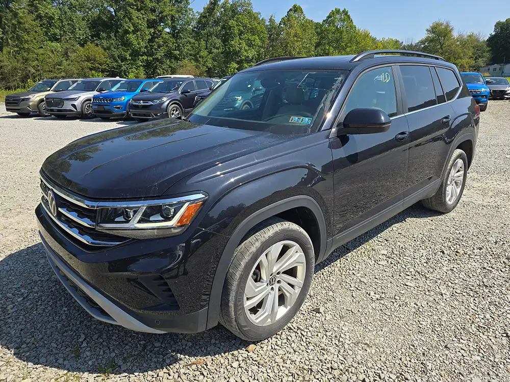 2023 Volkswagen Atlas 2.0T SE with Tech 4Motion's photo