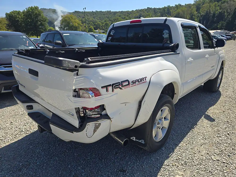 2015 Toyota Tacoma 4WD Double Cab V6 AT TRD Pro's photo