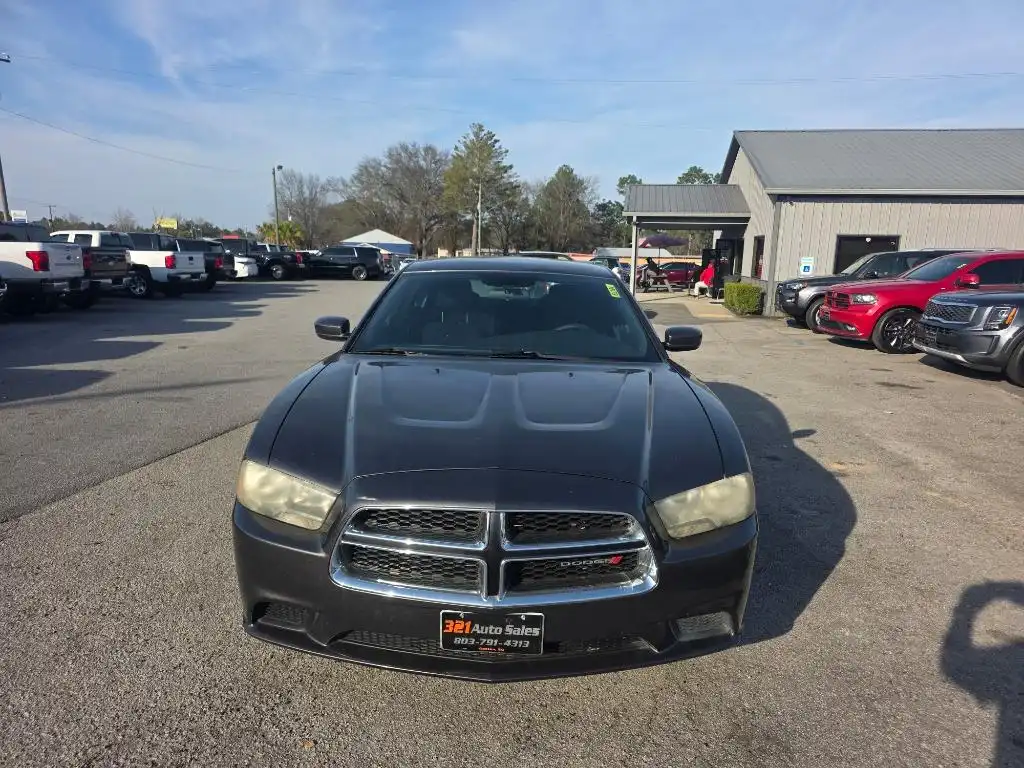 2013 Dodge Charger SE's photo