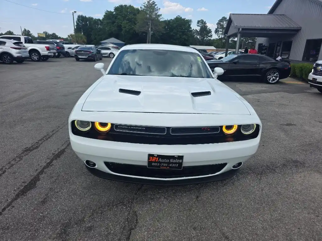 2015 Dodge Challenger SXT's photo