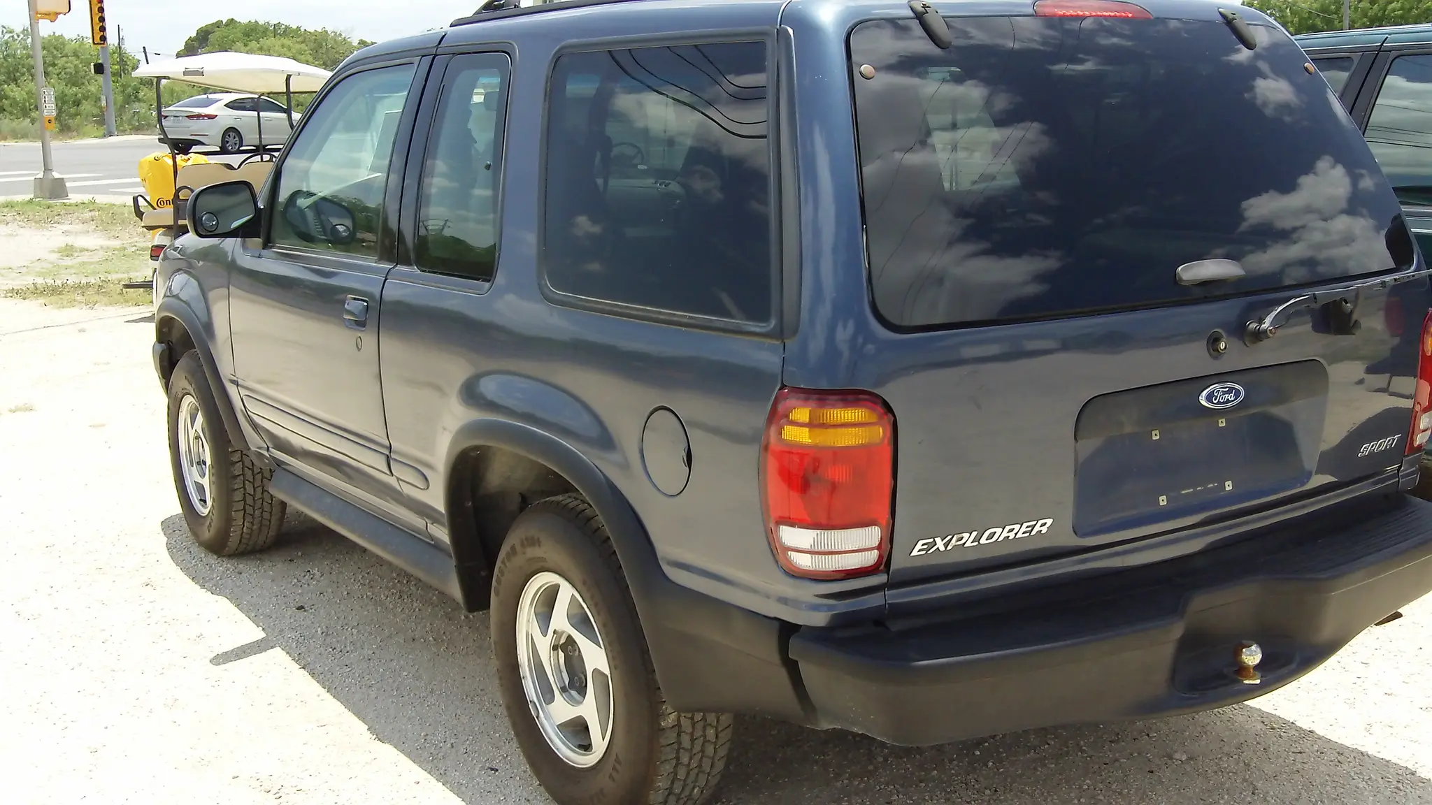 2000 Ford Explorer Base photo 4