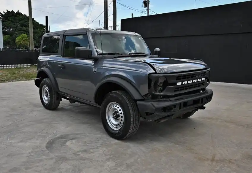 2025 Ford Bronco Base 4x4's photo