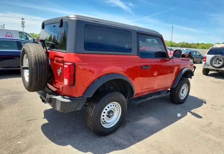 2023 Ford Bronco Base 4x4's photo