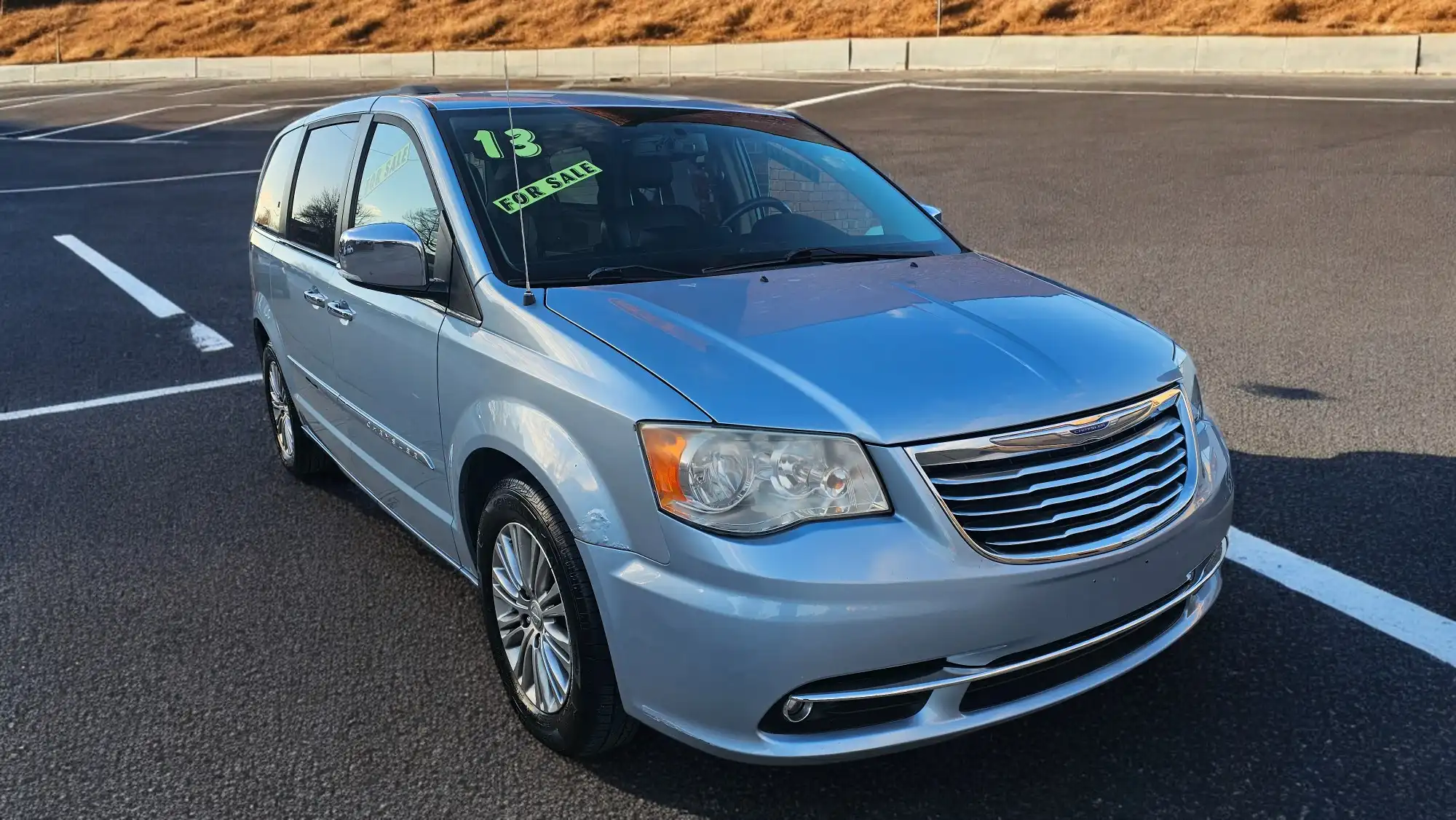 2013 Chrysler Town & Country Touring-L's photo
