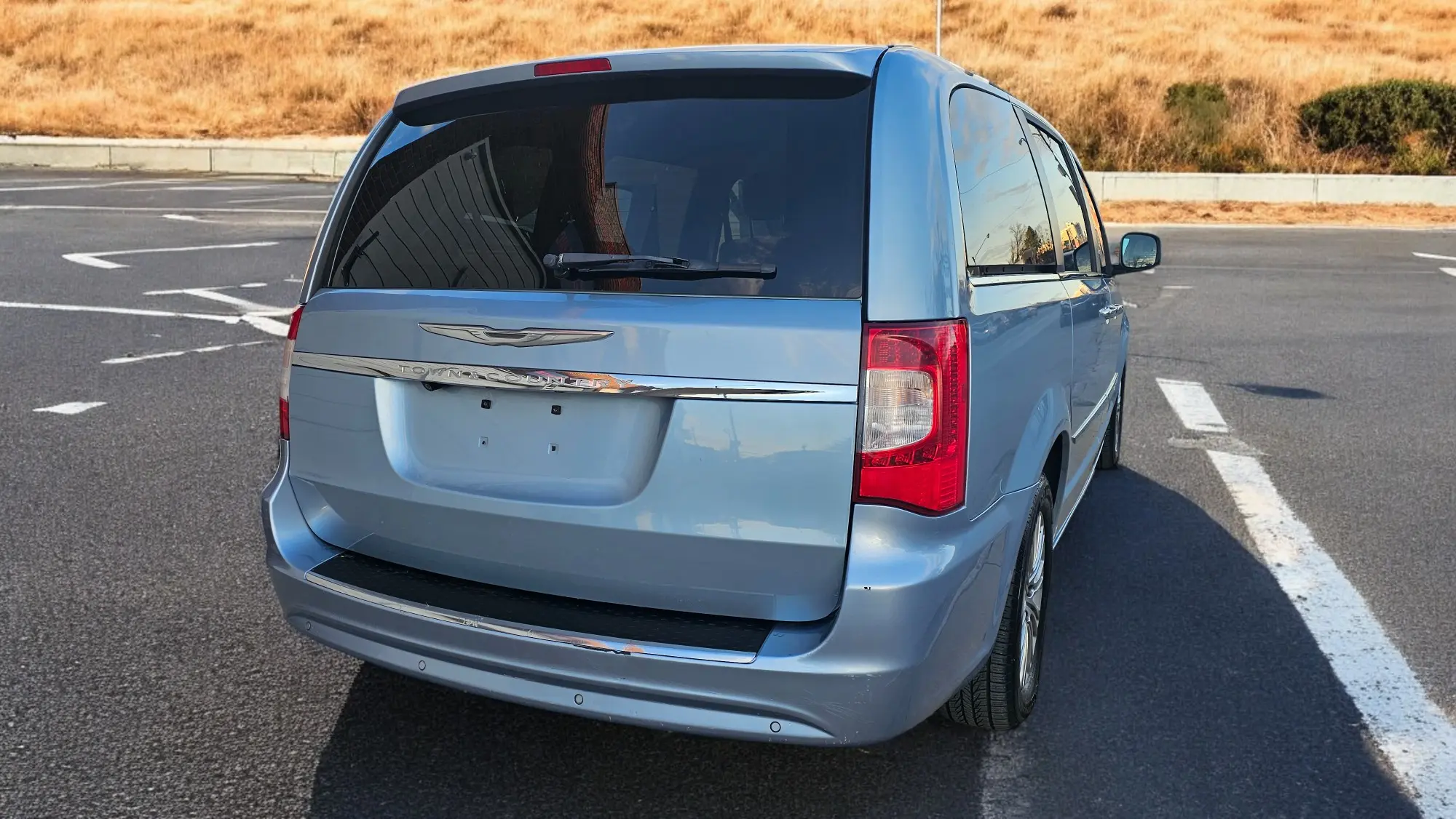 2013 Chrysler Town & Country Touring L photo 4