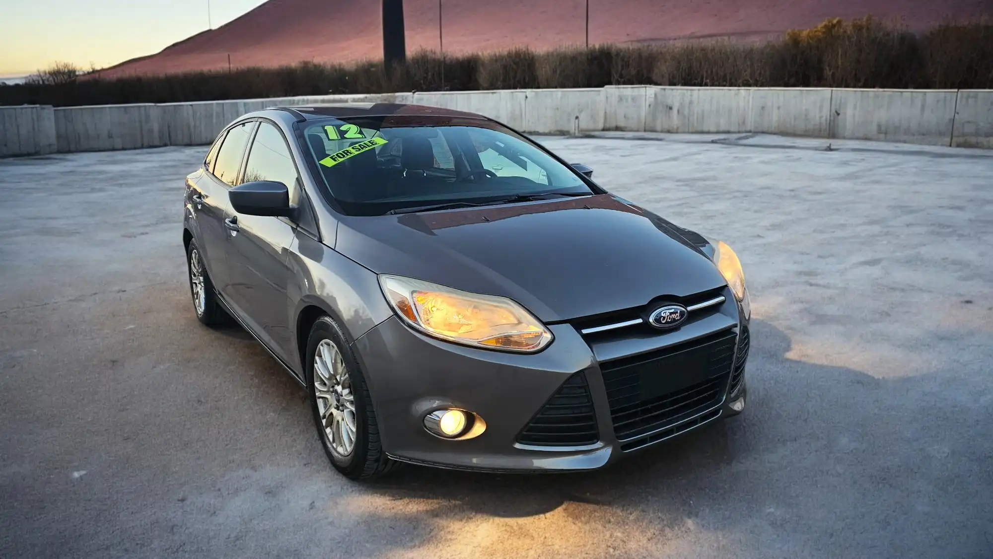 2012 Ford Focus SE Sedan's photo