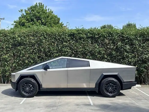 2024 Tesla Cybertruck Rear-Wheel Drive's photo