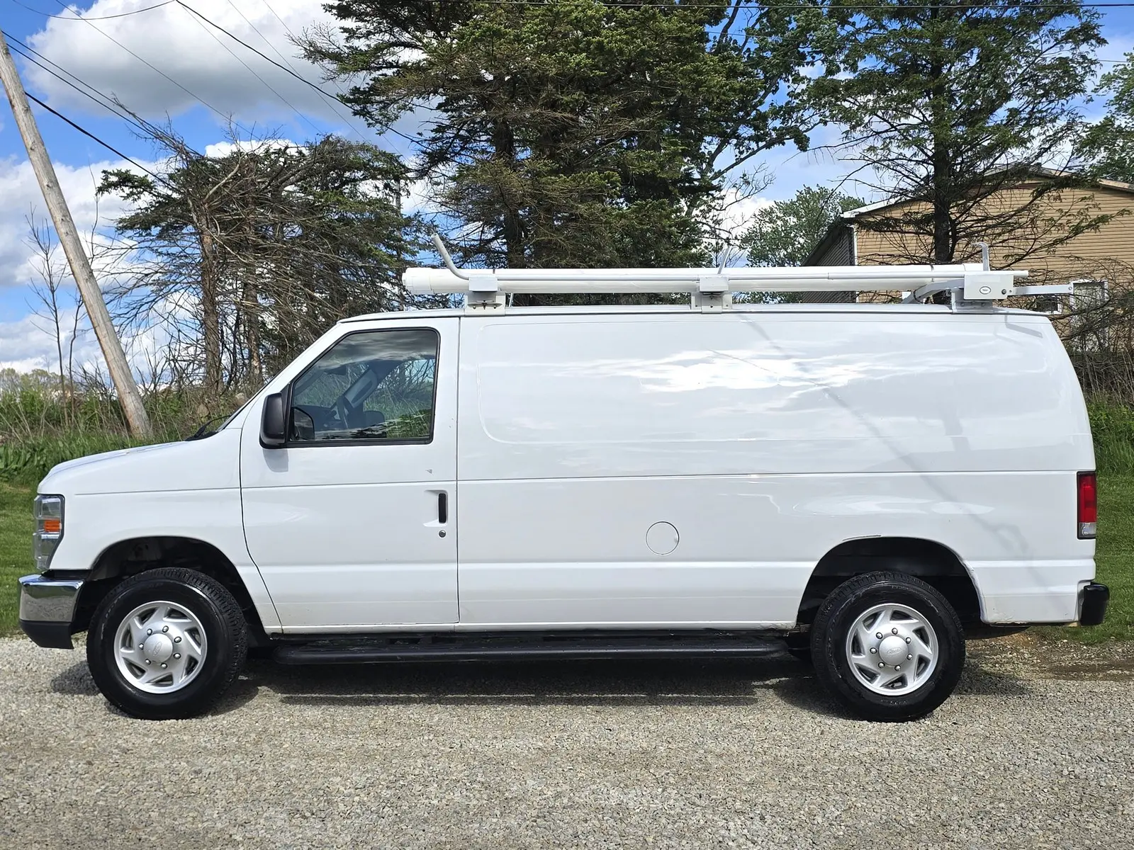 2014 Ford E-Series E-250 Van photo 5