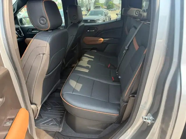 2024 GMC Canyon AT4 4WD Crew Cab Short Box's photo