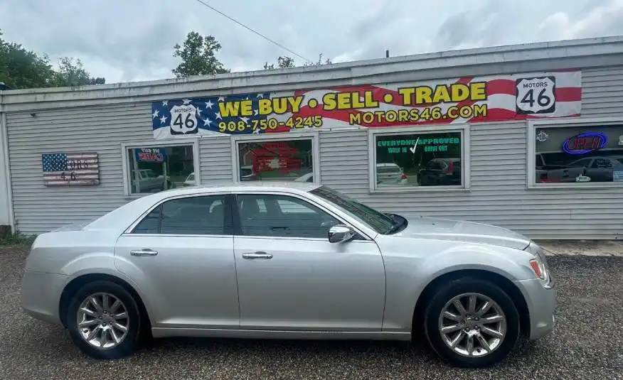 2012 Chrysler 300 Limited's photo
