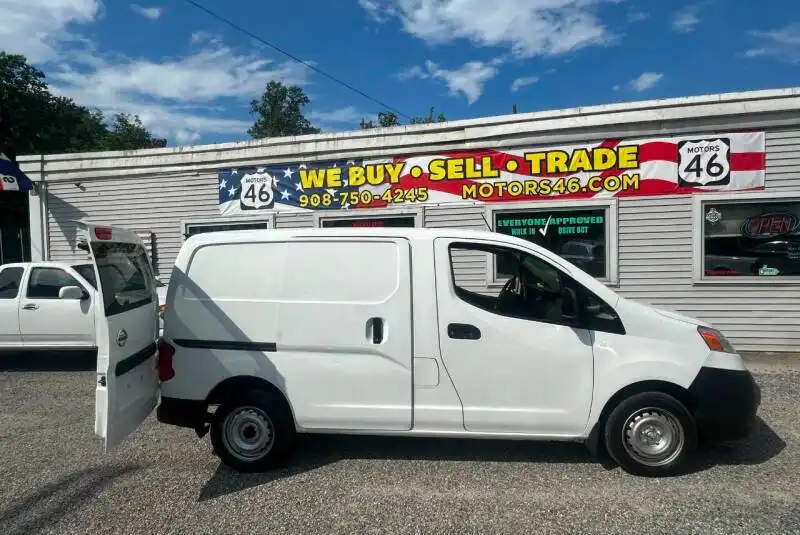 2016 Nissan NV200 S's photo