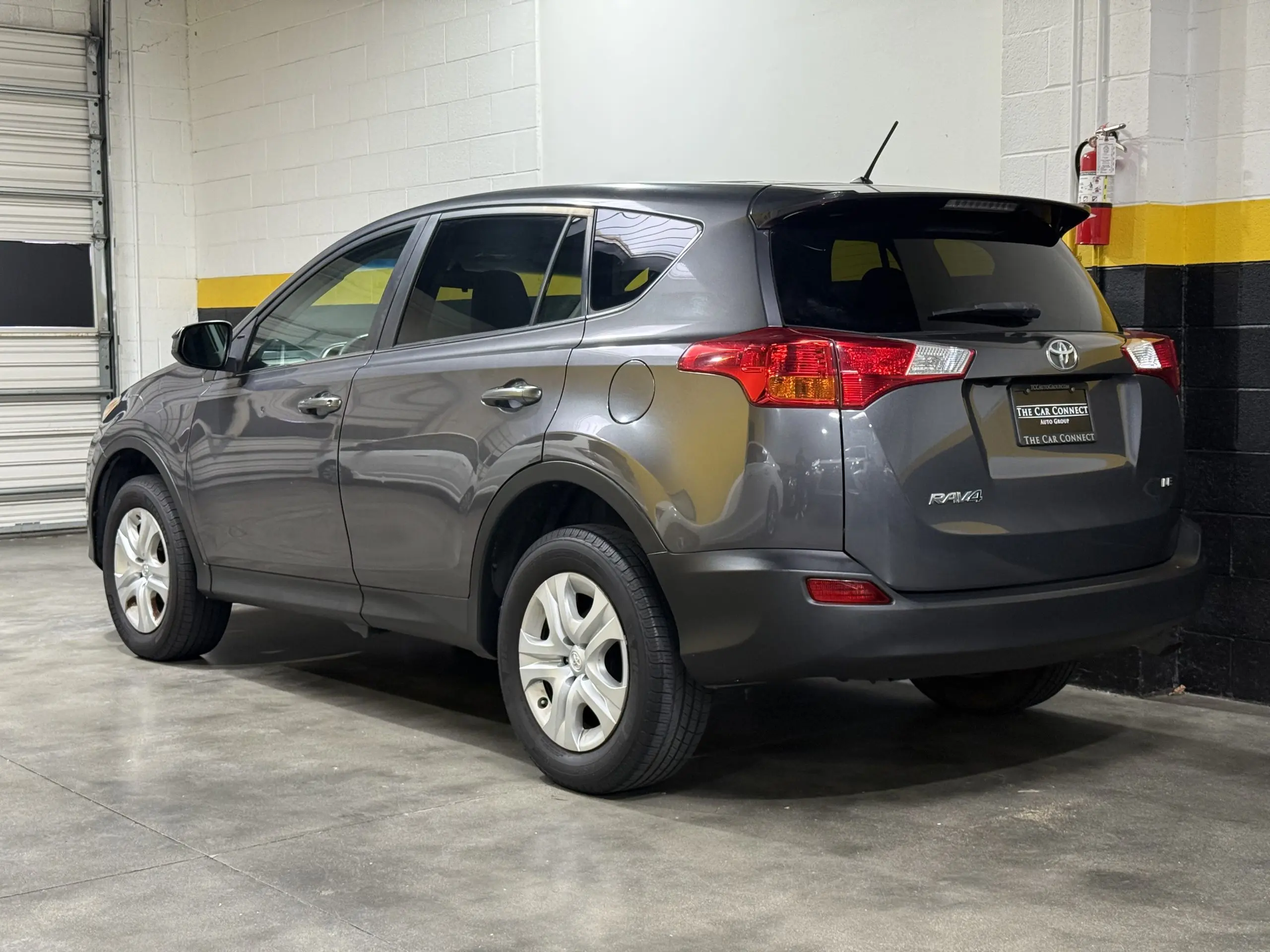 2014 Toyota RAV4 LE photo 4