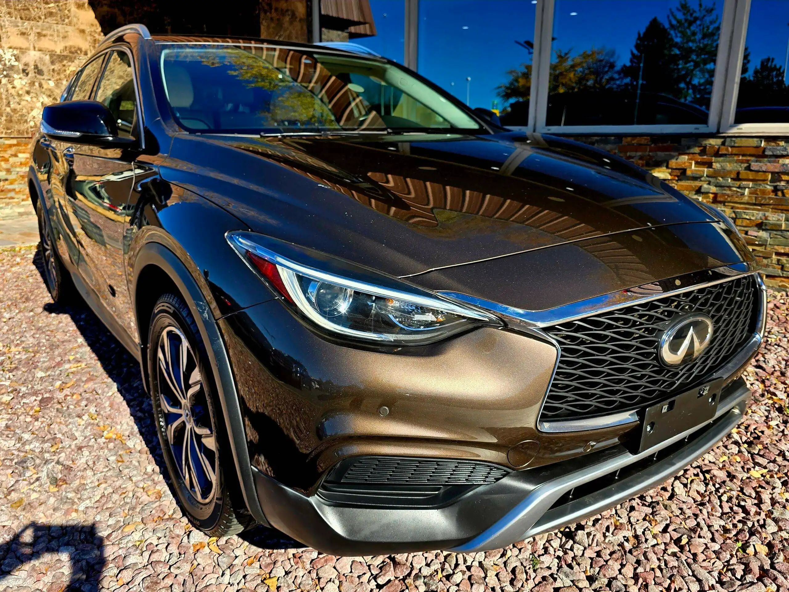 2019 INFINITI QX30 Luxury AWD's photo