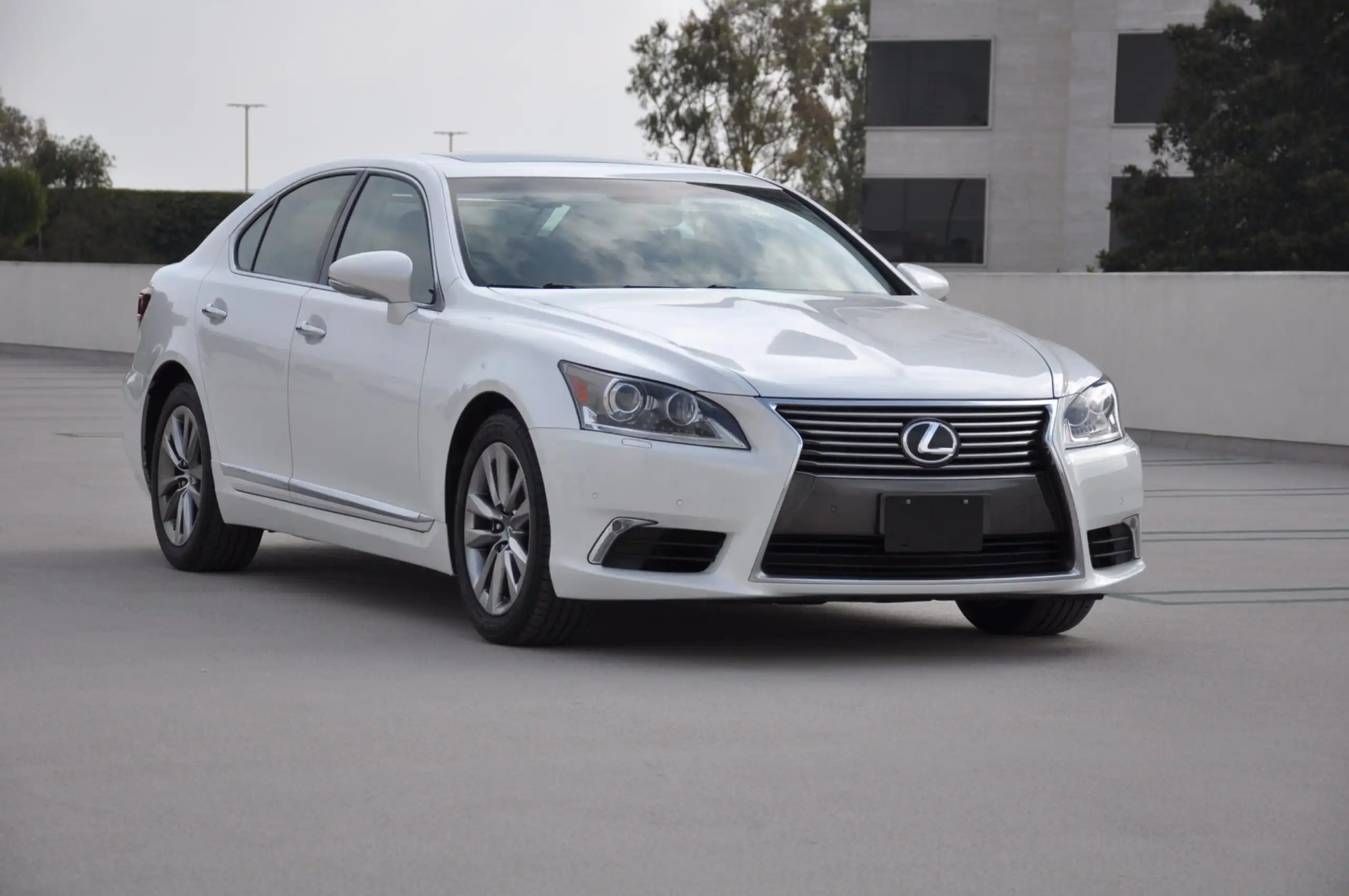 2016 Lexus LS 500 460's photo
