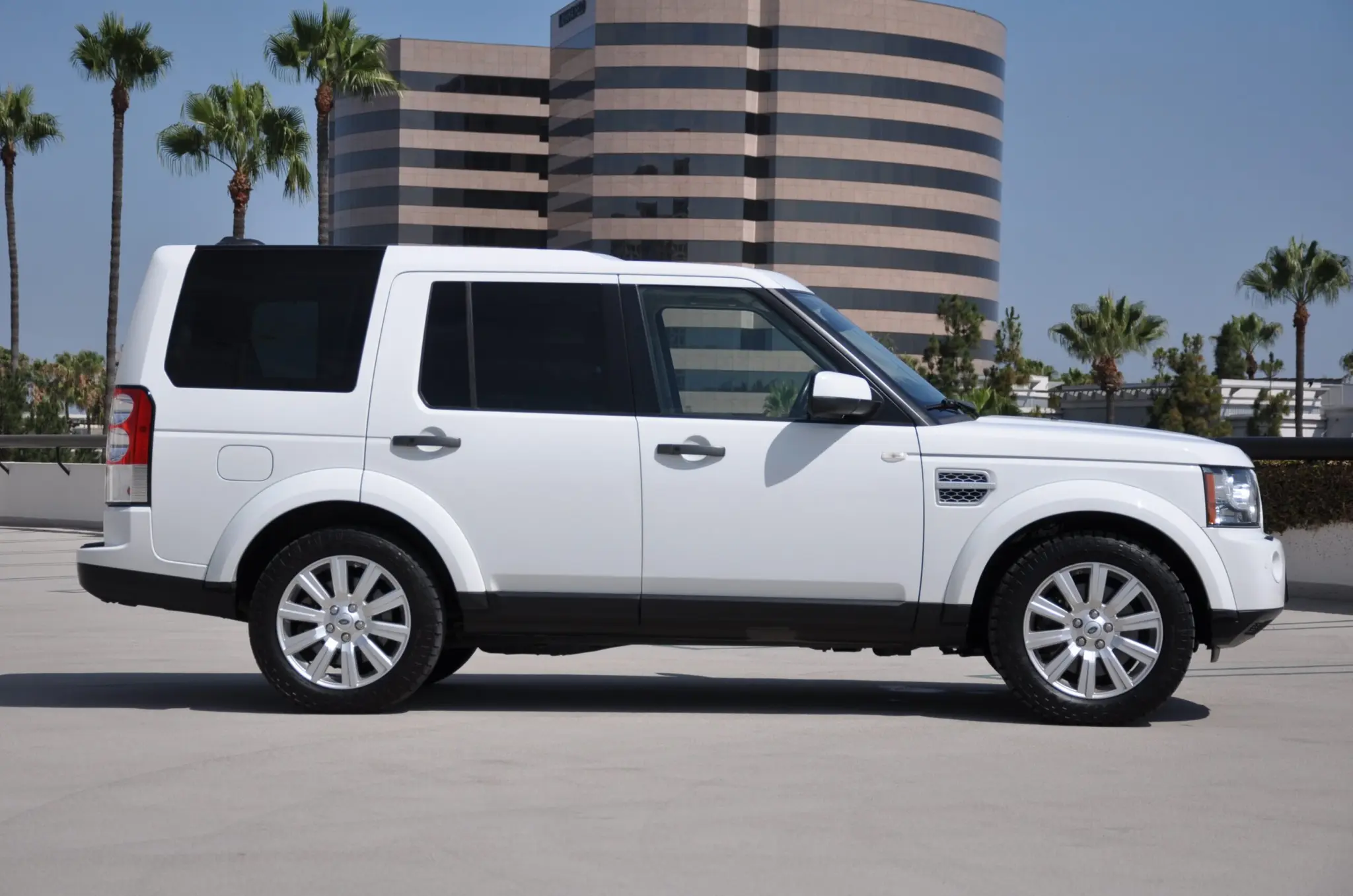 2013 Land Rover LR4 Base photo 4