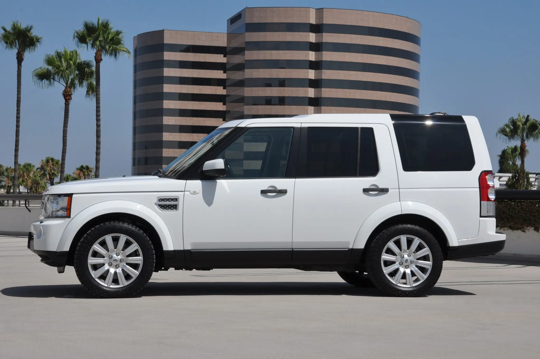 2013 Land Rover LR4 Base photo 3