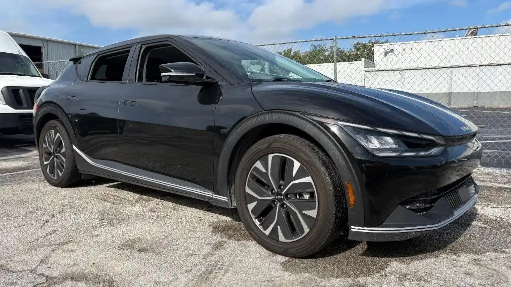 2024 Kia EV6 Light L/R's photo