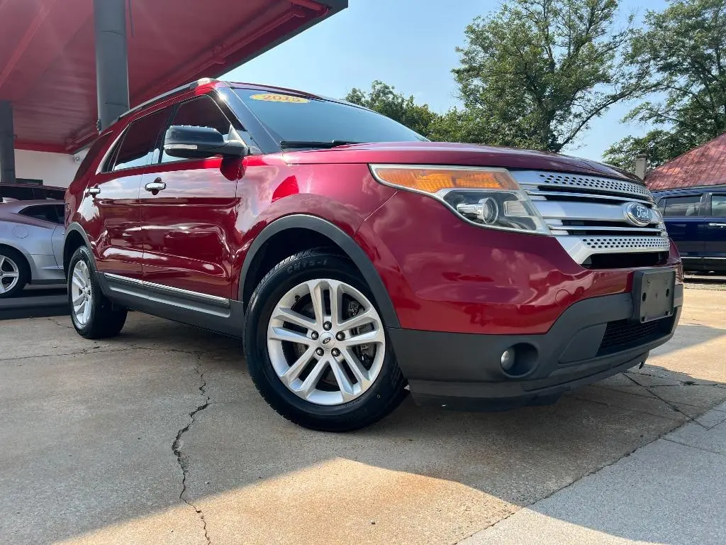 2015 Ford Explorer XLT photo 3