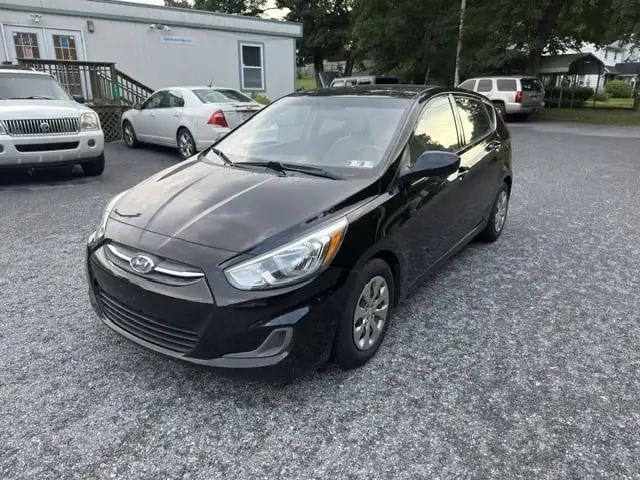 2017 Hyundai Accent SE 6AT 5-Door's photo