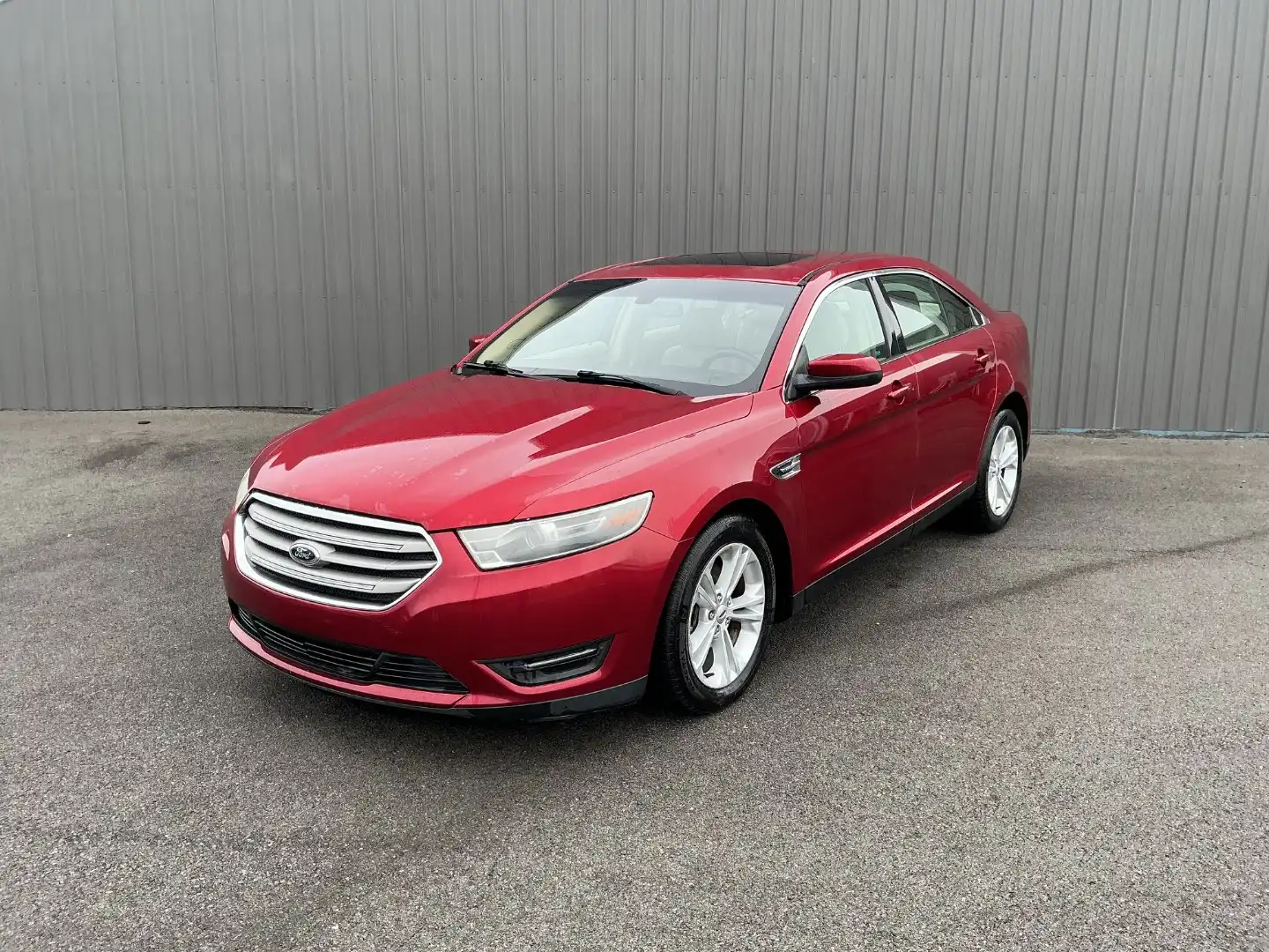 2015 Ford Taurus SEL FWD's photo