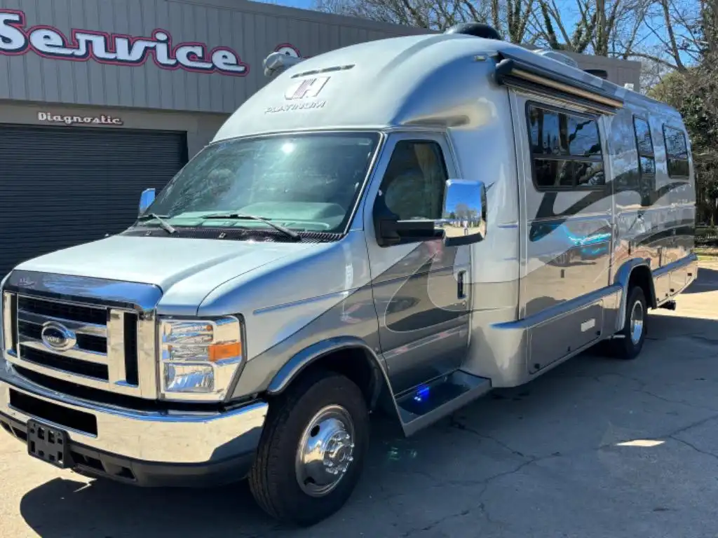 2011 Ford E-Series's photo
