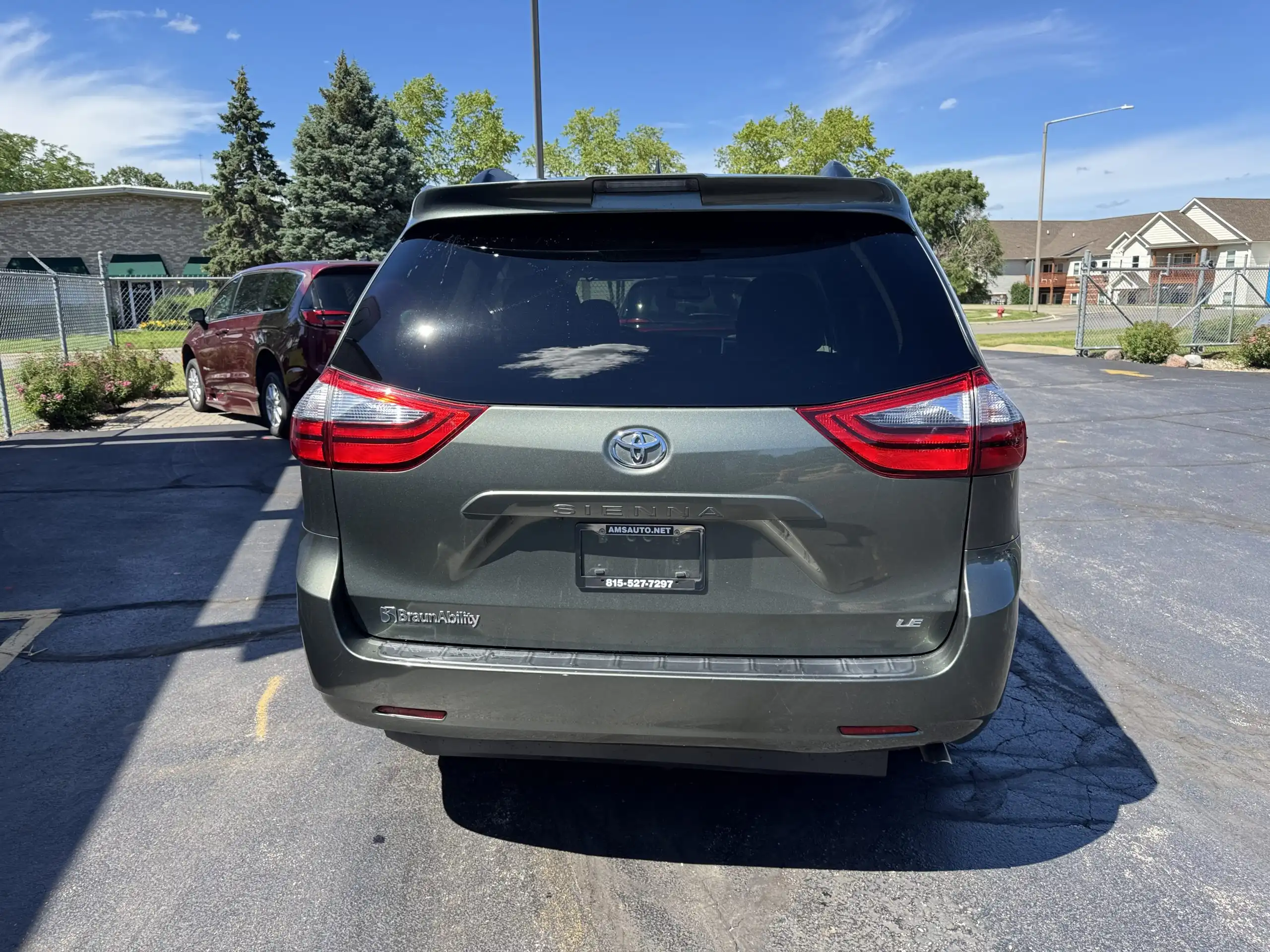2020 Toyota Sienna LE V6 8-Passenger FWD's photo