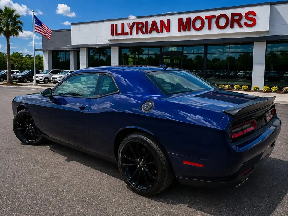 2016 Dodge Challenger SXT Plus photo 5