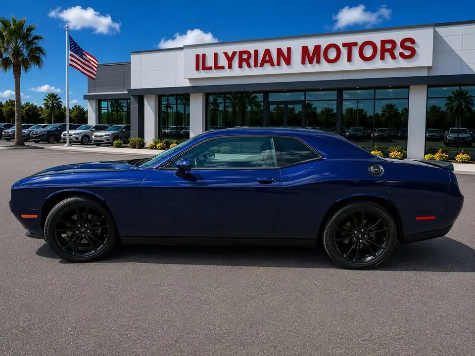 2016 Dodge Challenger SXT Plus photo 4