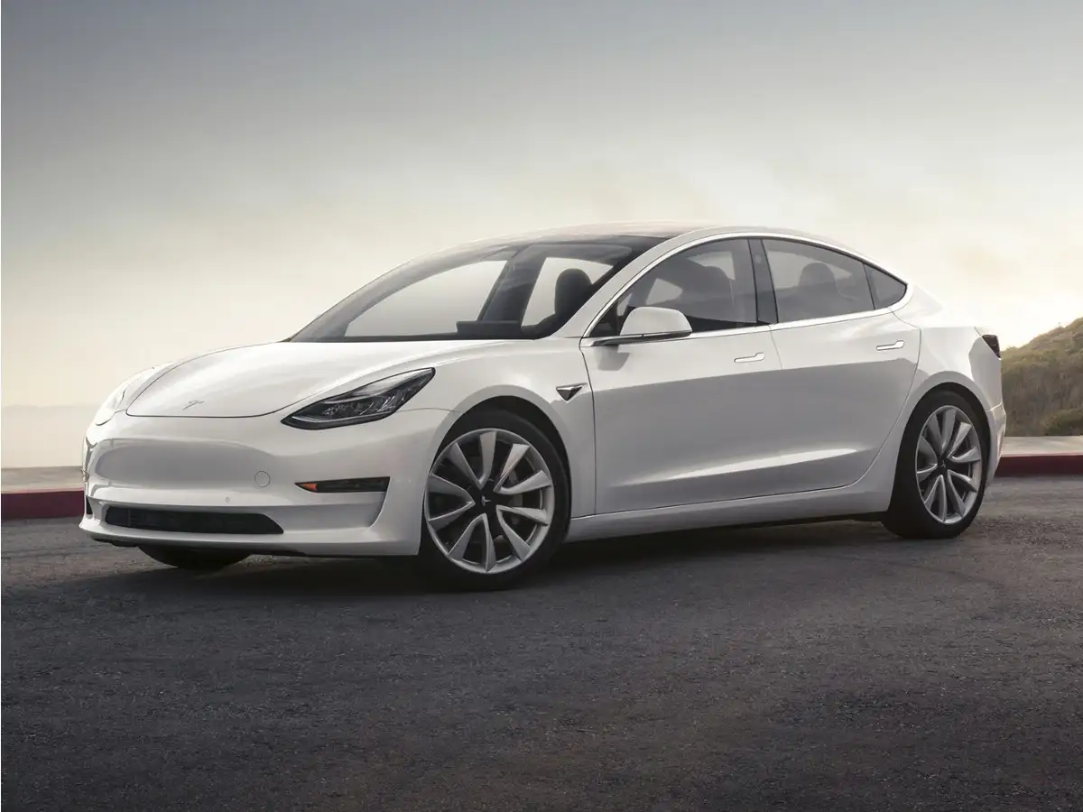 2019 Tesla Model 3 Rear-Wheel Drive Mid Range's photo