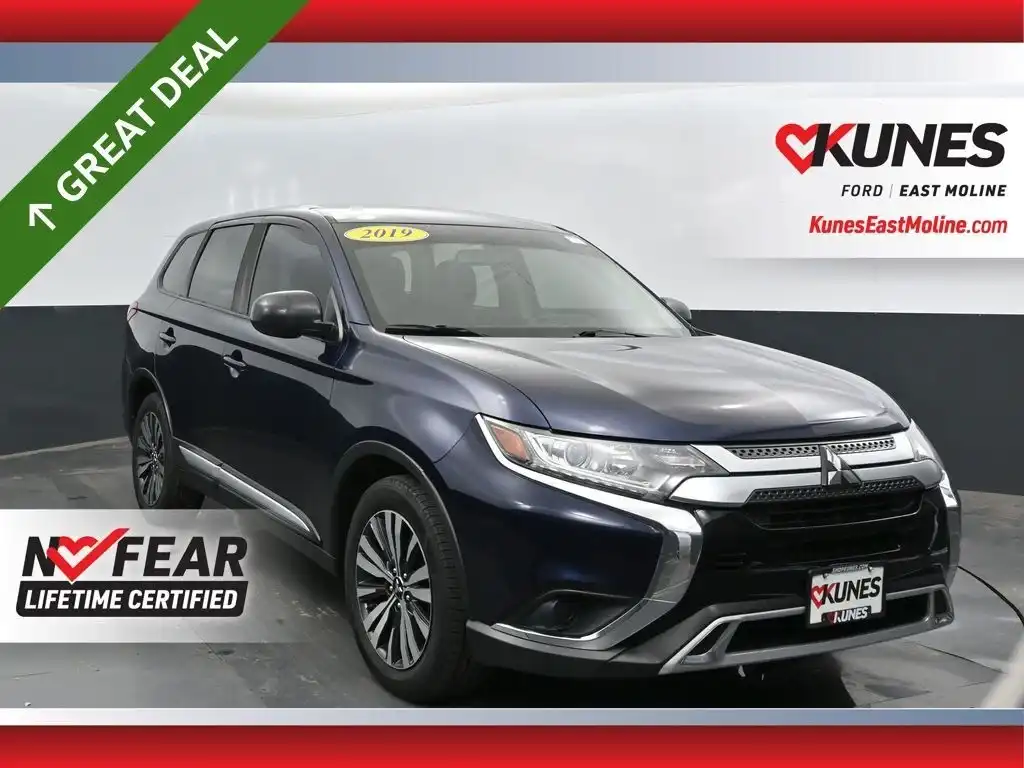 2019 Mitsubishi Outlander ES FWD's photo