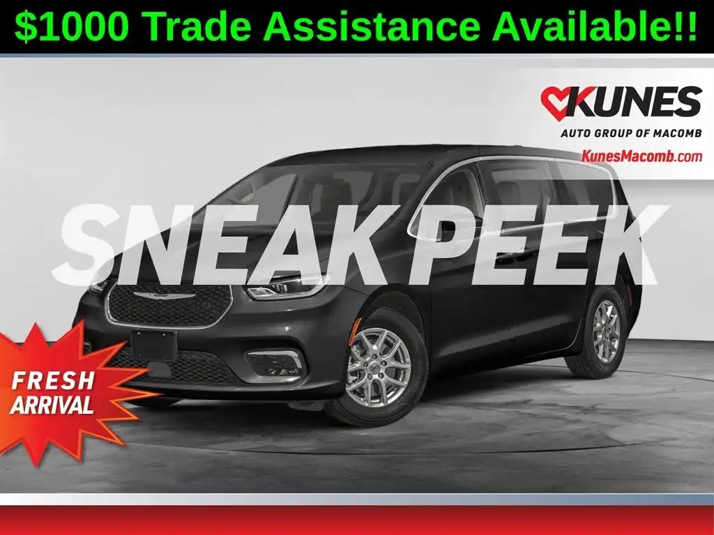 2024 Chrysler Pacifica Touring L's photo