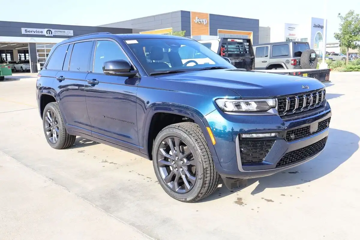 2026 Jeep Grand Cherokee Limited Reserve 4x4's photo