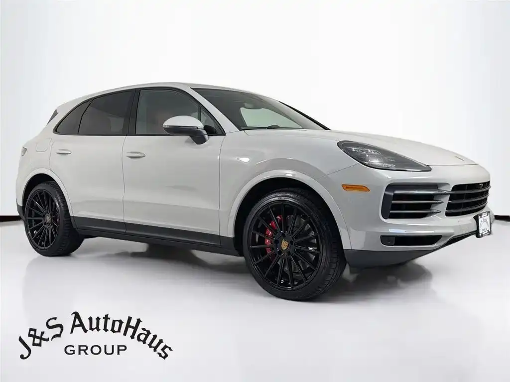 2022 Porsche Cayenne Platinum Edition's photo