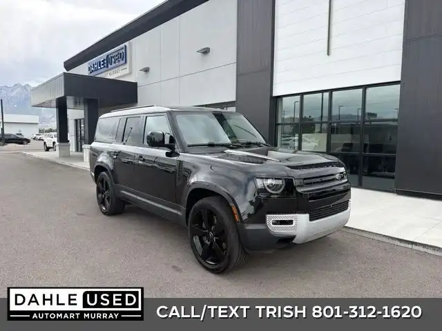 2023 Land Rover Defender SE's photo